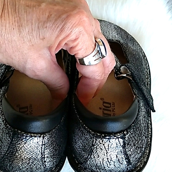 Alegria Mary Jane silver metallic shoes - Picture 9 of 9